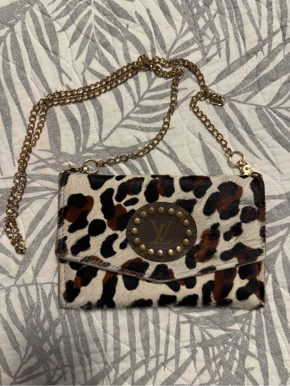 Upcycled LV crossbody - Picture 5 of 8